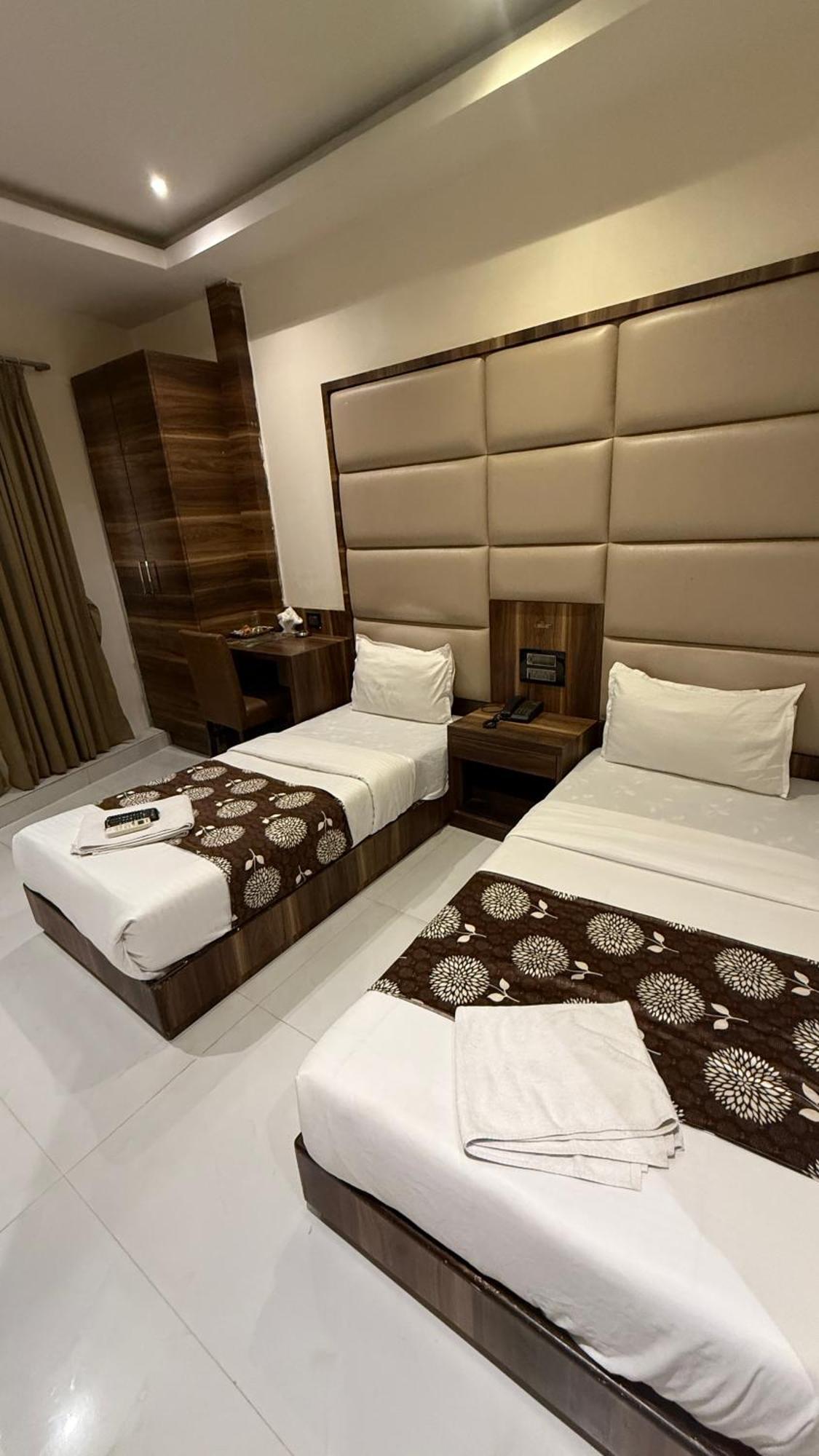 M E R I T O N Hotel T-2 มุมไบ ภายนอก รูปภาพ