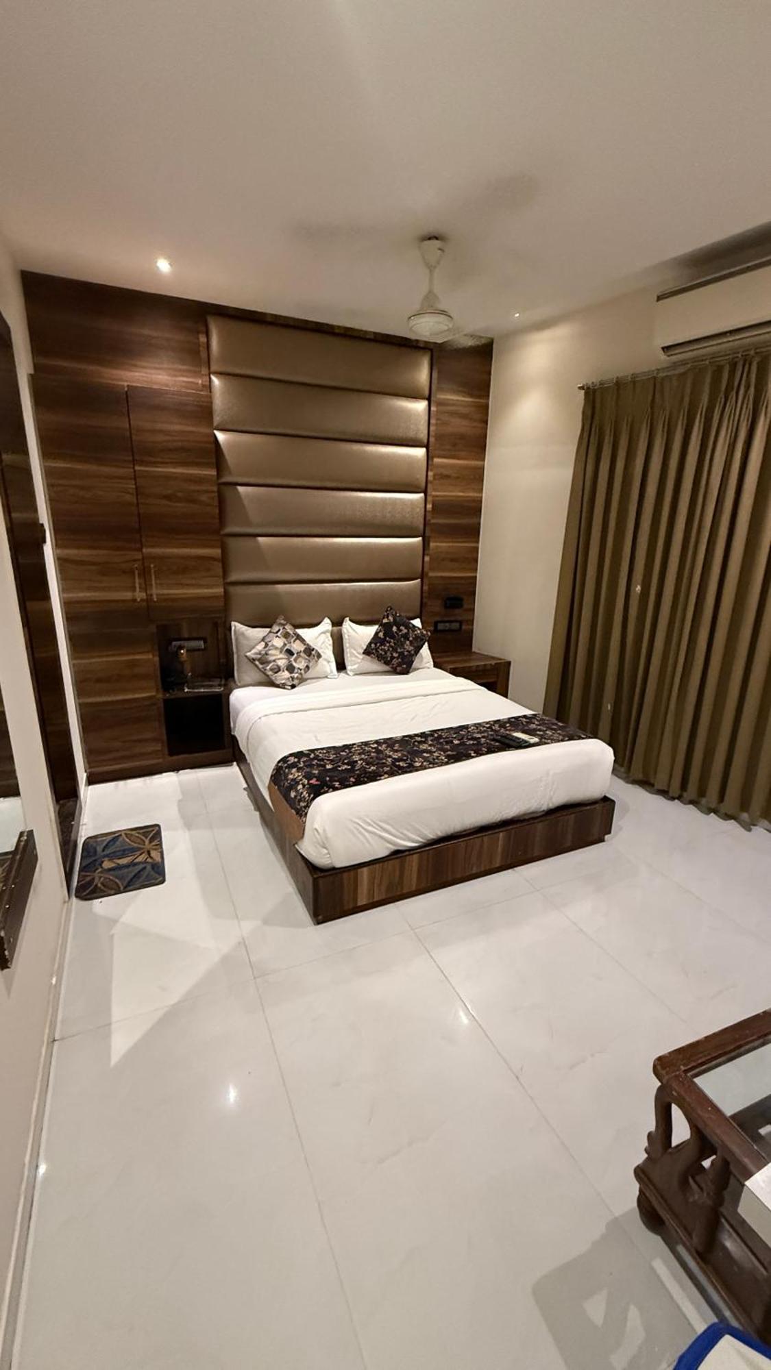 M E R I T O N Hotel T-2 มุมไบ ภายนอก รูปภาพ